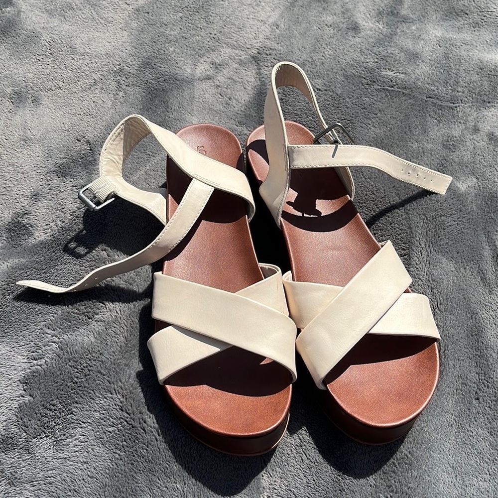universal thread woman’s platform shoes - Picture 1 of 2